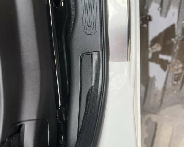 Белый Фиат Кубо, объемом двигателя 1.37 л и пробегом 13 тыс. км за 12699 $, фото 20 на Automoto.ua