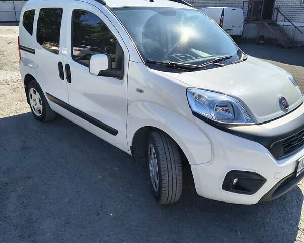 Белый Фиат Кубо, объемом двигателя 1.37 л и пробегом 32 тыс. км за 12100 $, фото 4 на Automoto.ua