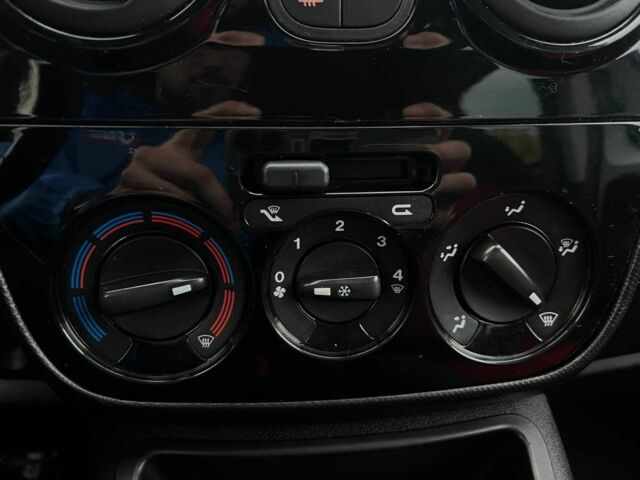 Фиат Кубо 2011 в Кривом Роге на Automoto.ua Белый Фиат Кубо, объемом двигателя 1.3 л и пробегом 205 тыс. км за 4800 $, фото 10 на Automoto.ua