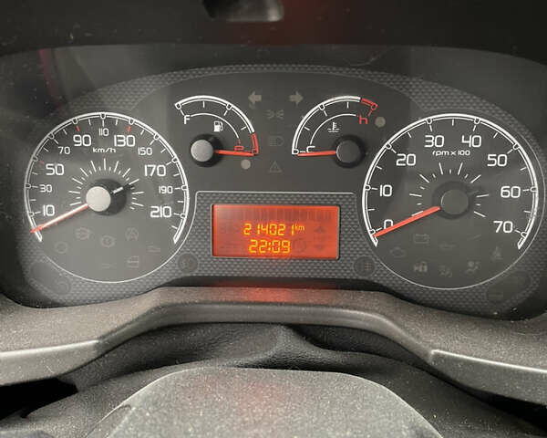 Фиолетовый Фиат Кубо, объемом двигателя 1.36 л и пробегом 214 тыс. км за 5200 $, фото 10 на Automoto.ua