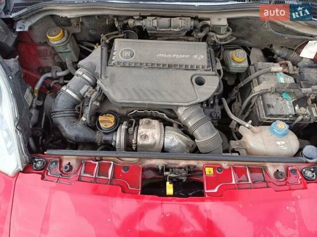 Фиат Кубо 2011 в Ивано-Франковске на Automoto.ua Красный Фиат Кубо, объемом двигателя 1.3 л и пробегом 199 тыс. км за 5099 $, фото 11 на Automoto.ua