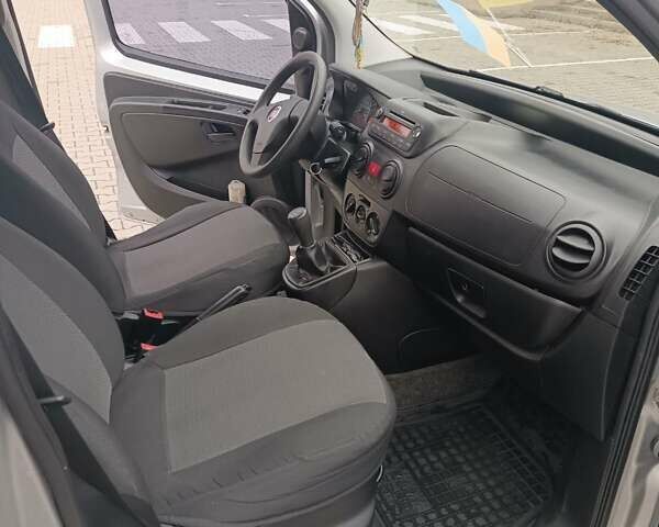 Серый Фиат Кубо, объемом двигателя 1.2 л и пробегом 144 тыс. км за 6500 $, фото 2 на Automoto.ua