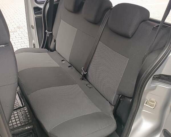 Серый Фиат Кубо, объемом двигателя 1.2 л и пробегом 144 тыс. км за 6500 $, фото 5 на Automoto.ua