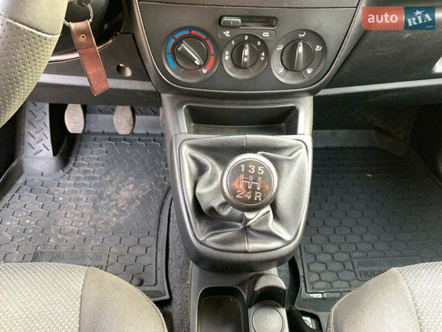 Серый Фиат Кубо, объемом двигателя 1.3 л и пробегом 155 тыс. км за 6690 $, фото 33 на Automoto.ua