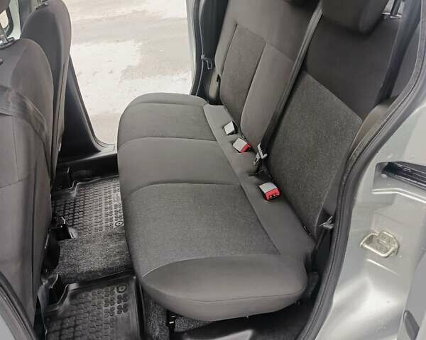 Серый Фиат Кубо, объемом двигателя 1.25 л и пробегом 103 тыс. км за 8600 $, фото 17 на Automoto.ua