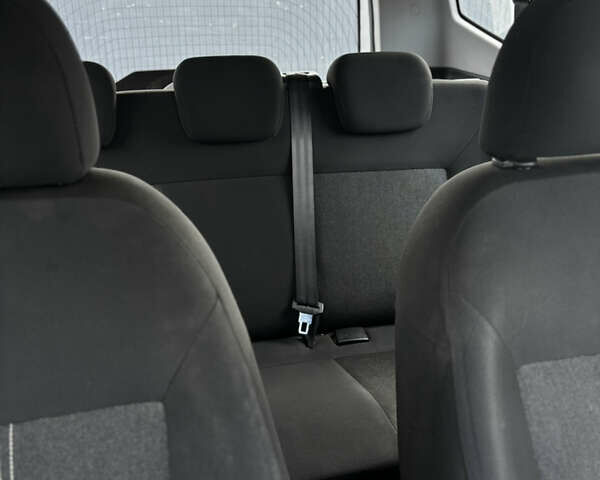 Серый Фиат Кубо, объемом двигателя 1.3 л и пробегом 190 тыс. км за 6900 $, фото 12 на Automoto.ua