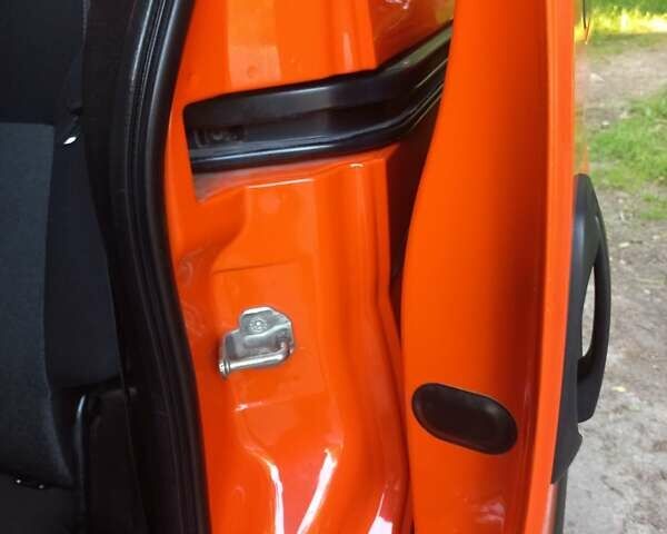 Оранжевый Фиат Кубо, объемом двигателя 1.3 л и пробегом 190 тыс. км за 7899 $, фото 47 на Automoto.ua
