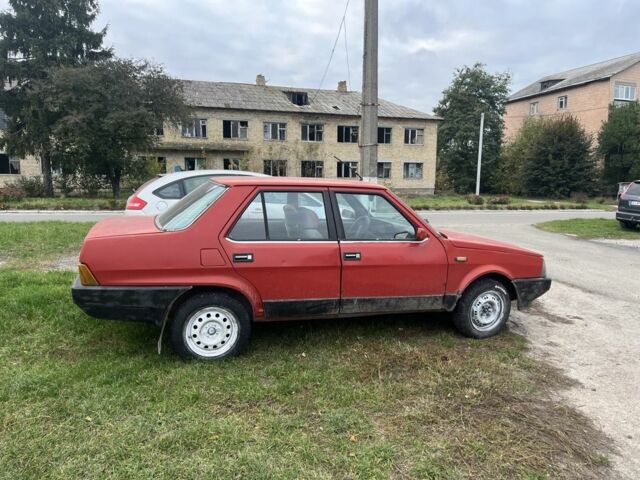 Красный Фиат Регата, объемом двигателя 1.5 л и пробегом 2 тыс. км за 600 $, фото 3 на Automoto.ua