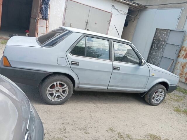 Серый Фиат Регата, объемом двигателя 1.6 л и пробегом 300 тыс. км за 900 $, фото 2 на Automoto.ua