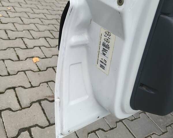 Белый Фиат Скудо, объемом двигателя 2 л и пробегом 300 тыс. км за 3600 $, фото 61 на Automoto.ua