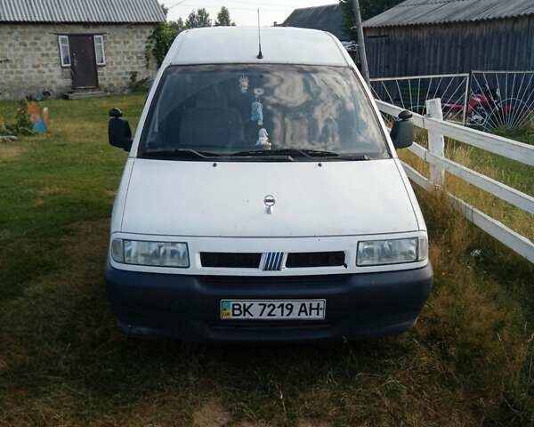 Белый Фиат Скудо, объемом двигателя 2 л и пробегом 450 тыс. км за 4000 $, фото 2 на Automoto.ua