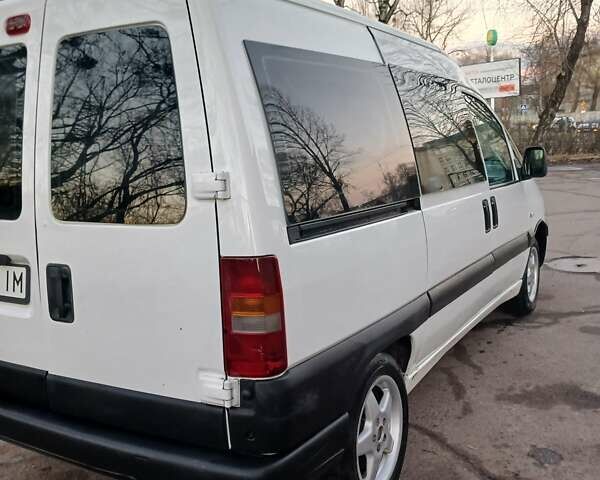 Белый Фиат Скудо, объемом двигателя 1.87 л и пробегом 300 тыс. км за 3900 $, фото 3 на Automoto.ua