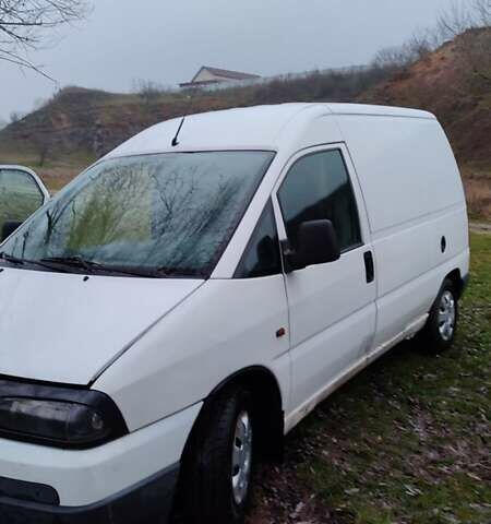 Белый Фиат Скудо, объемом двигателя 2 л и пробегом 430 тыс. км за 2400 $, фото 1 на Automoto.ua