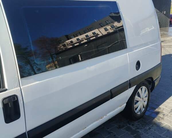 Белый Фиат Скудо, объемом двигателя 2 л и пробегом 274 тыс. км за 4100 $, фото 6 на Automoto.ua