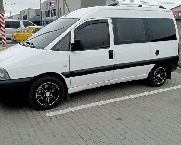 Белый Фиат Скудо, объемом двигателя 2 л и пробегом 359 тыс. км за 5000 $, фото 3 на Automoto.ua