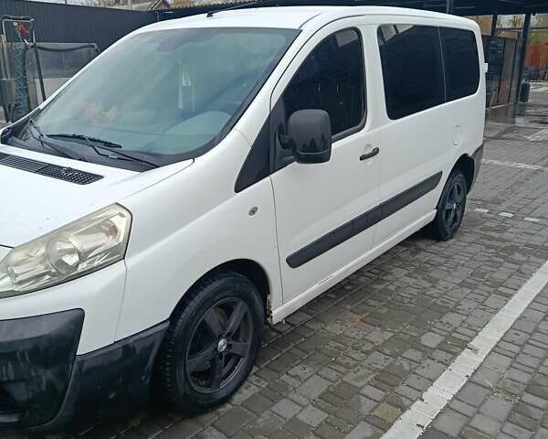 Белый Фиат Скудо, объемом двигателя 1.56 л и пробегом 350 тыс. км за 5000 $, фото 2 на Automoto.ua