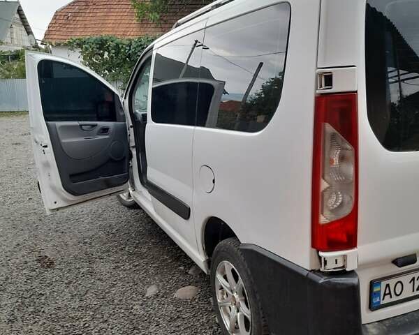 Белый Фиат Скудо, объемом двигателя 1.6 л и пробегом 300 тыс. км за 5900 $, фото 1 на Automoto.ua