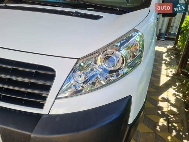 Белый Фиат Скудо, объемом двигателя 2 л и пробегом 425 тыс. км за 7999 $, фото 22 на Automoto.ua