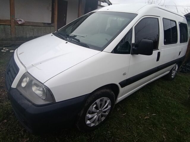 Белый Фиат Скудо, объемом двигателя 2 л и пробегом 323 тыс. км за 3900 $, фото 3 на Automoto.ua