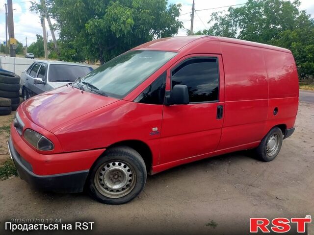 Красный Фиат Скудо, объемом двигателя 2 л и пробегом 333 тыс. км за 2000 $, фото 1 на Automoto.ua