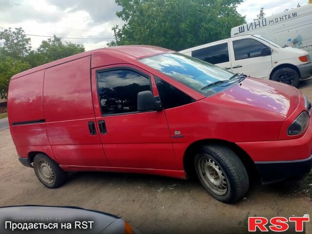 Красный Фиат Скудо, объемом двигателя 2 л и пробегом 333 тыс. км за 2000 $, фото 4 на Automoto.ua