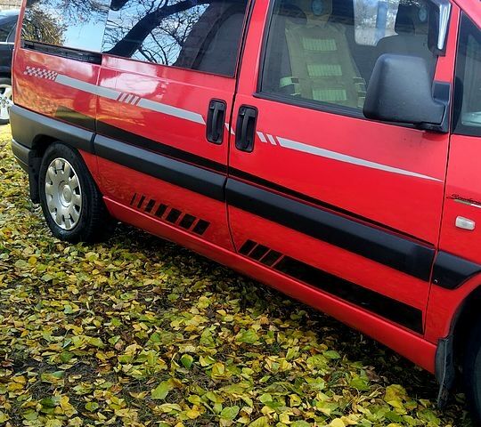 Красный Фиат Скудо, объемом двигателя 2 л и пробегом 300 тыс. км за 5500 $, фото 2 на Automoto.ua