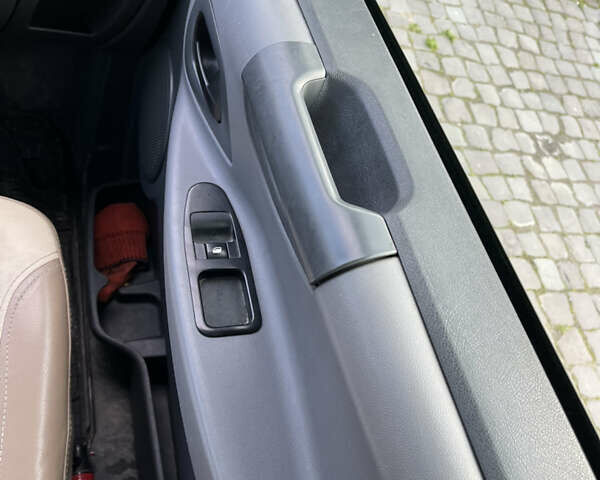 Желтый Фиат Скудо, объемом двигателя 2 л и пробегом 235 тыс. км за 5900 $, фото 17 на Automoto.ua