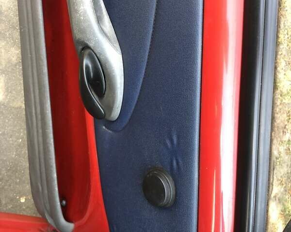 Красный Фиат Сейченто, объемом двигателя 0.9 л и пробегом 150 тыс. км за 1950 $, фото 10 на Automoto.ua