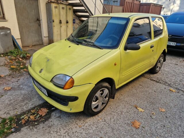 Желтый Фиат Сейченто, объемом двигателя 0.9 л и пробегом 260 тыс. км за 950 $, фото 1 на Automoto.ua