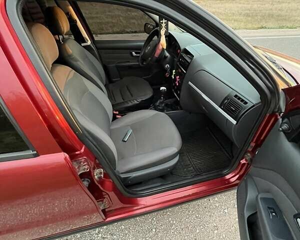 Красный Фиат Сиена, объемом двигателя 1.24 л и пробегом 175 тыс. км за 2700 $, фото 5 на Automoto.ua