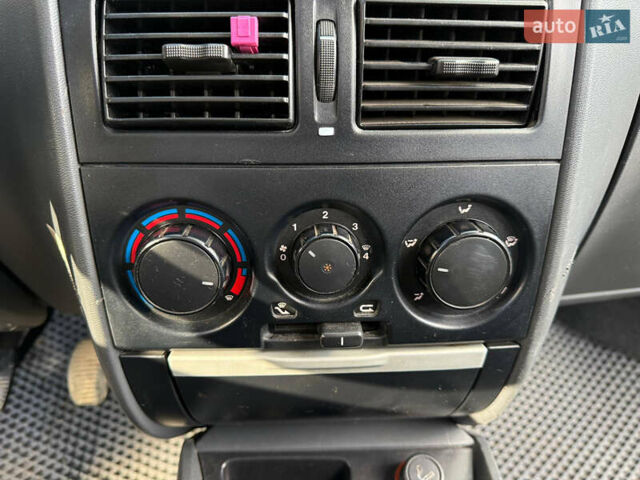 Серый Фиат Сиена, объемом двигателя 1.24 л и пробегом 190 тыс. км за 2350 $, фото 16 на Automoto.ua