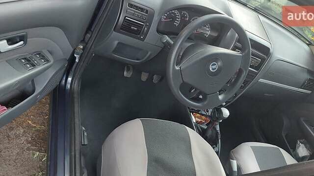 Синий Фиат Сиена, объемом двигателя 1.2 л и пробегом 205 тыс. км за 3400 $, фото 2 на Automoto.ua