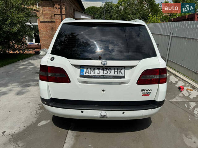 Белый Фиат Стило, объемом двигателя 1.9 л и пробегом 280 тыс. км за 4250 $, фото 6 на Automoto.ua