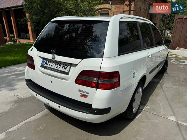 Белый Фиат Стило, объемом двигателя 1.9 л и пробегом 280 тыс. км за 4250 $, фото 4 на Automoto.ua