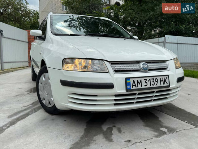Белый Фиат Стило, объемом двигателя 1.9 л и пробегом 280 тыс. км за 4250 $, фото 2 на Automoto.ua