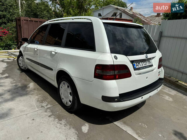 Белый Фиат Стило, объемом двигателя 1.9 л и пробегом 280 тыс. км за 4250 $, фото 5 на Automoto.ua