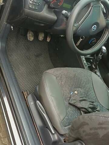 Черный Фиат Стило, объемом двигателя 1.9 л и пробегом 250 тыс. км за 3500 $, фото 5 на Automoto.ua