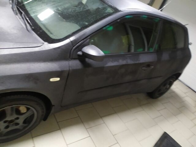 Черный Фиат Стило, объемом двигателя 1.9 л и пробегом 100 тыс. км за 1400 $, фото 3 на Automoto.ua