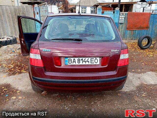 Красный Фиат Стило, объемом двигателя 1.7 л и пробегом 260 тыс. км за 4000 $, фото 2 на Automoto.ua