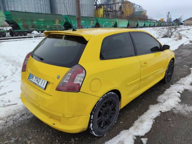 Жовтий Фіат Стіло, об'ємом двигуна 2.4 л та пробігом 225 тис. км за 2250 $, фото 4 на Automoto.ua