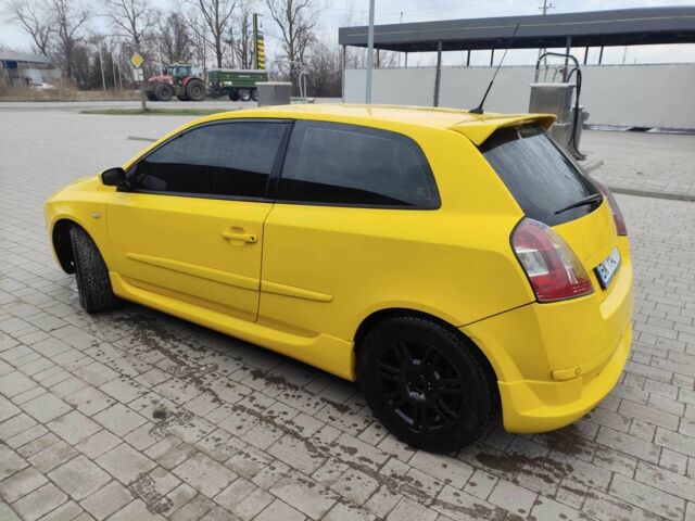 Жовтий Фіат Стіло, об'ємом двигуна 2.4 л та пробігом 280 тис. км за 2250 $, фото 10 на Automoto.ua