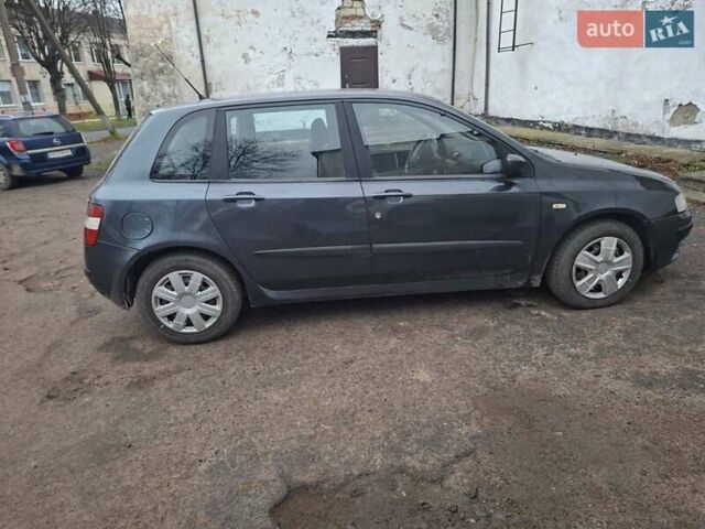 Серый Фиат Стило, объемом двигателя 1.8 л и пробегом 206 тыс. км за 2550 $, фото 4 на Automoto.ua