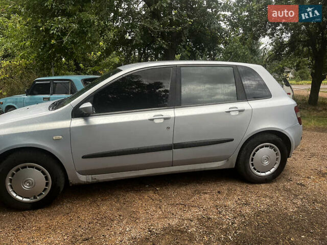 Серый Фиат Стило, объемом двигателя 1.9 л и пробегом 420 тыс. км за 2400 $, фото 2 на Automoto.ua