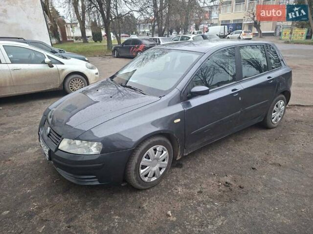 Серый Фиат Стило, объемом двигателя 1.8 л и пробегом 206 тыс. км за 2550 $, фото 1 на Automoto.ua