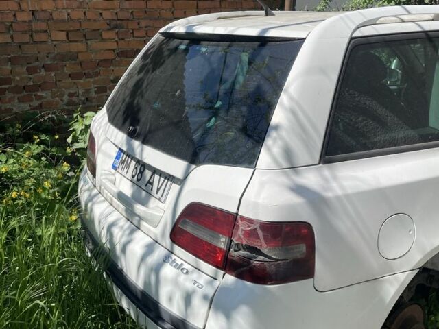 Серый Фиат Стило, объемом двигателя 1.9 л и пробегом 300 тыс. км за 900 $, фото 2 на Automoto.ua