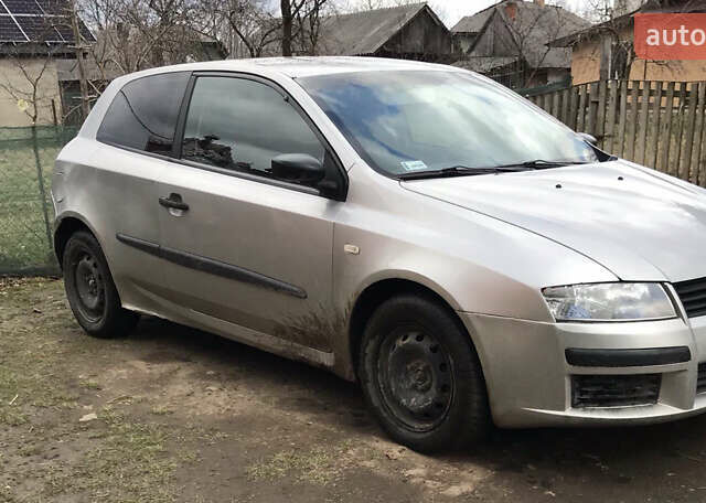 Серый Фиат Стило, объемом двигателя 1.9 л и пробегом 272 тыс. км за 1200 $, фото 1 на Automoto.ua