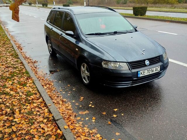 Серый Фиат Стило, объемом двигателя 1.9 л и пробегом 321 тыс. км за 4000 $, фото 1 на Automoto.ua