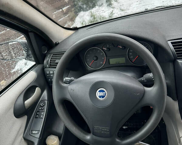 Серый Фиат Стило, объемом двигателя 1.6 л и пробегом 170 тыс. км за 3300 $, фото 2 на Automoto.ua