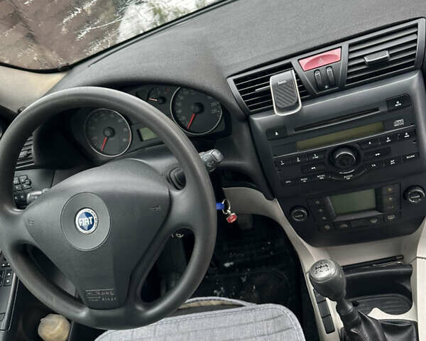 Серый Фиат Стило, объемом двигателя 1.6 л и пробегом 170 тыс. км за 3300 $, фото 3 на Automoto.ua