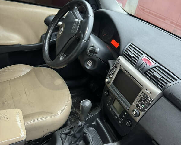 Синій Фіат Стіло, об'ємом двигуна 1.91 л та пробігом 222 тис. км за 2000 $, фото 5 на Automoto.ua
